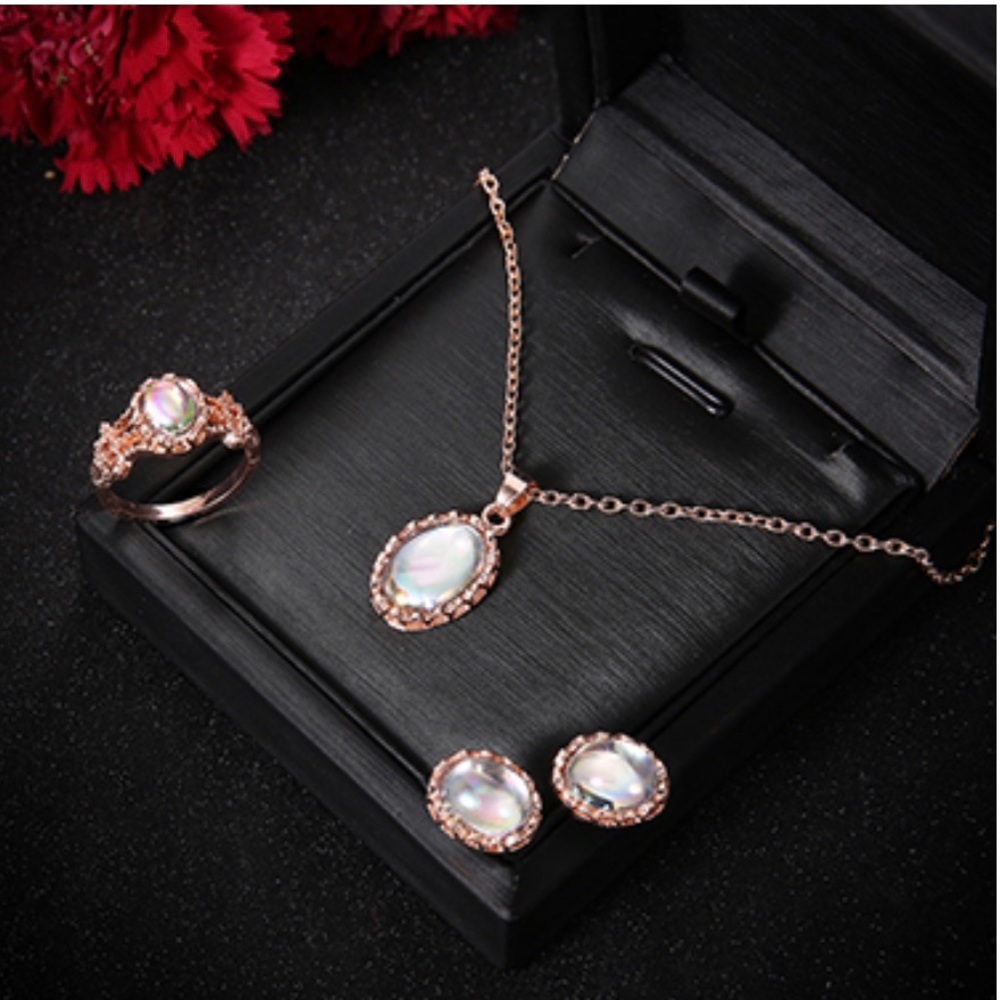 NEW IN! Opal and Gold Gypsy Jewelry Set - Picture 4 of 6